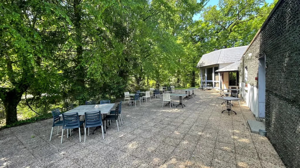 restaurant-etang-de-taysse-terrasse-exterieur